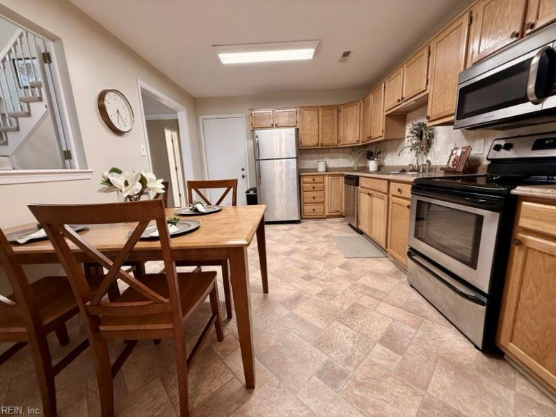 Photo 9 of 18 residential for sale in Chesapeake virginia