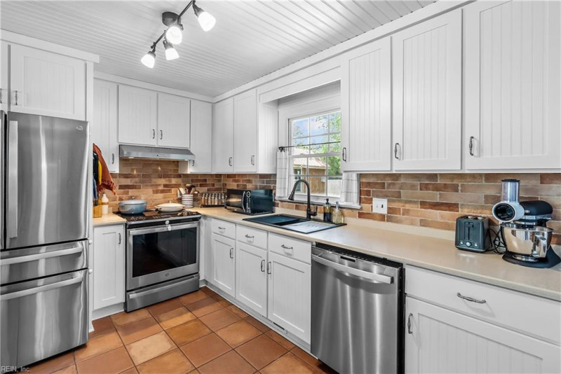 Photo 14 of 44 residential for sale in Chesapeake virginia