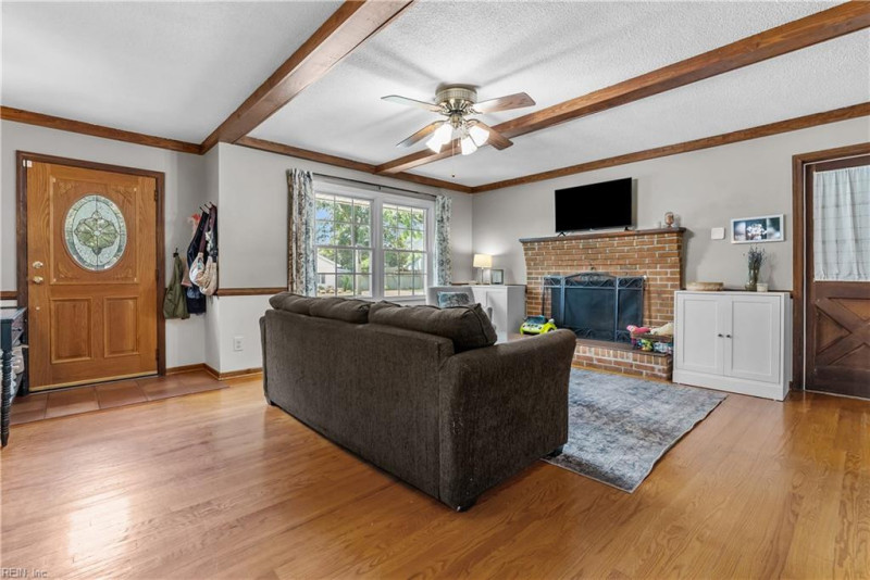Photo 4 of 44 residential for sale in Chesapeake virginia