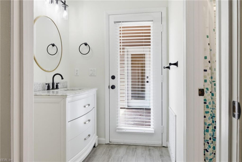 Photo 13 of 34 residential for sale in Virginia Beach virginia