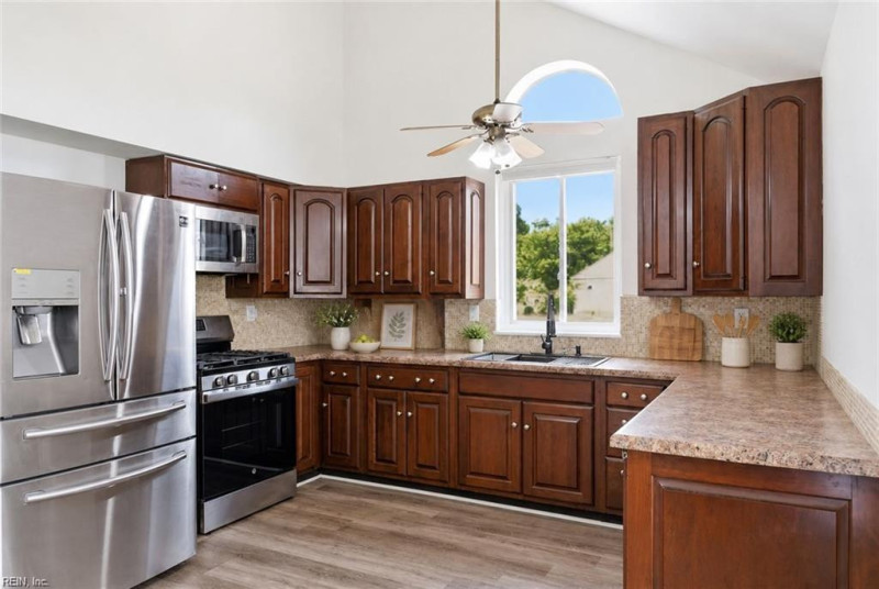 Photo 5 of 34 residential for sale in Virginia Beach virginia