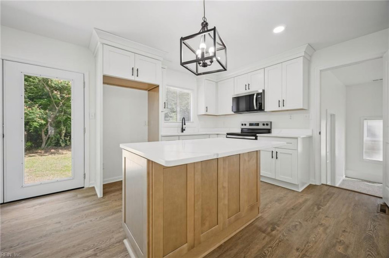 Photo 11 of 44 residential for sale in Newport News virginia