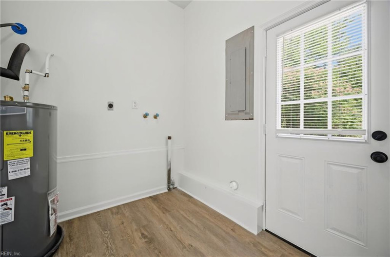 Photo 25 of 44 residential for sale in Newport News virginia