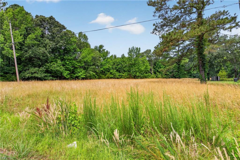 Photo 3 of 13 residential for sale in Virginia Beach virginia