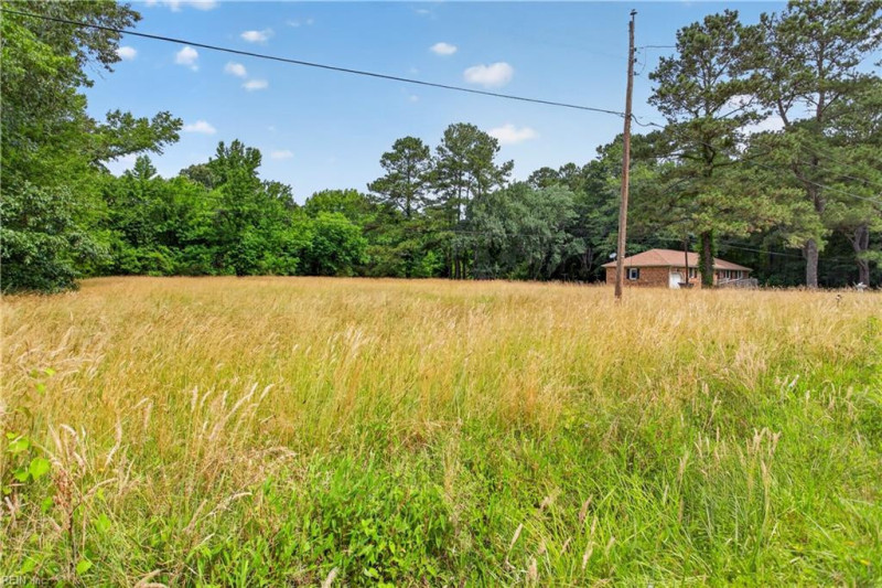 Photo 4 of 13 residential for sale in Virginia Beach virginia