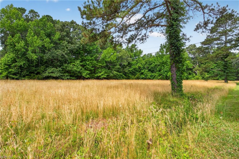 Photo 5 of 13 residential for sale in Virginia Beach virginia