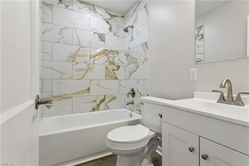 Photo 12 of 32 residential for sale in Hampton virginia