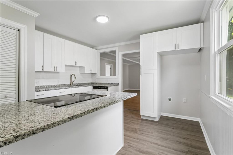 Photo 13 of 32 residential for sale in Hampton virginia