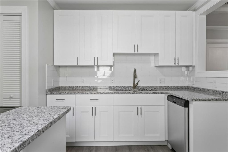 Photo 14 of 32 residential for sale in Hampton virginia