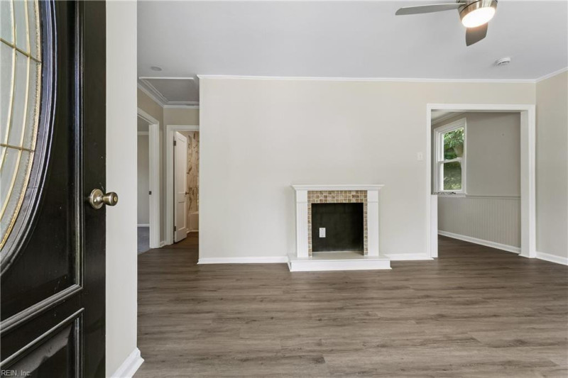 Photo 3 of 32 residential for sale in Hampton virginia