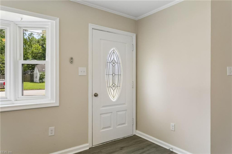 Photo 4 of 32 residential for sale in Hampton virginia