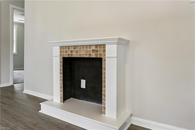 Photo 7 of 32 residential for sale in Hampton virginia