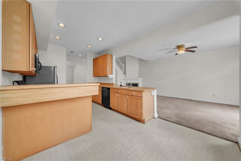 Photo 8 of 33 residential for sale in Hampton virginia
