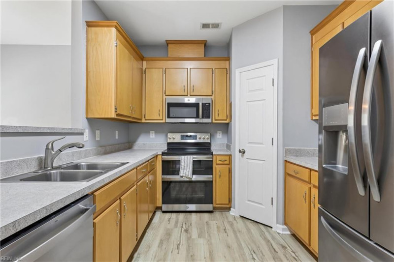 Photo 14 of 41 residential for sale in James City County virginia