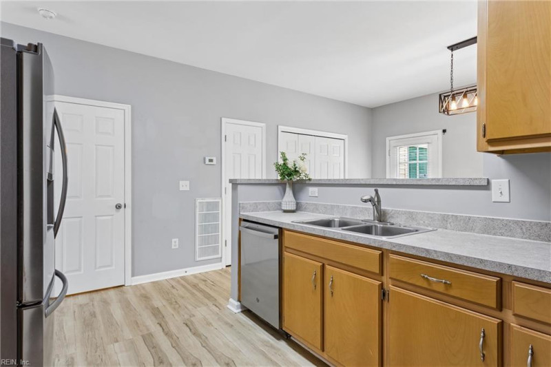 Photo 16 of 41 residential for sale in James City County virginia