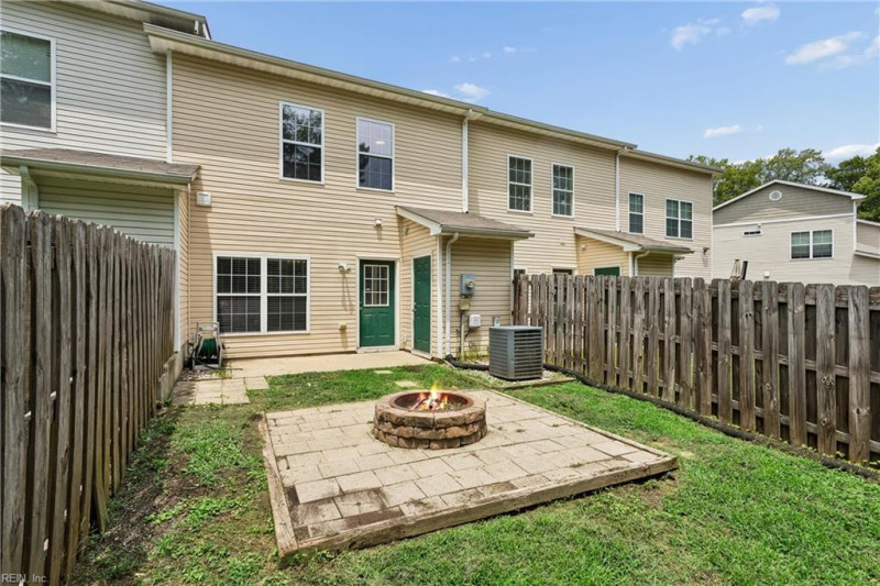 Photo 4 of 41 residential for sale in James City County virginia