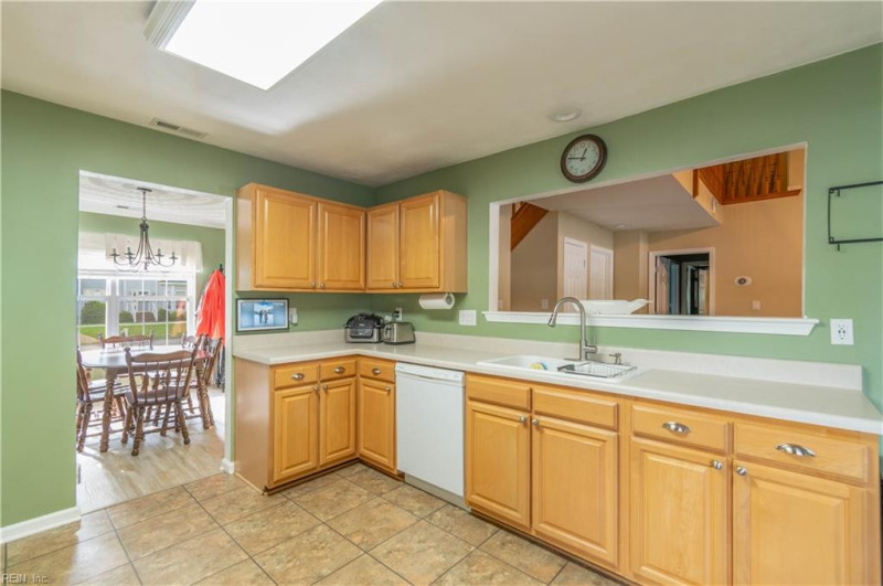 Photo 10 of 32 residential for sale in Suffolk virginia