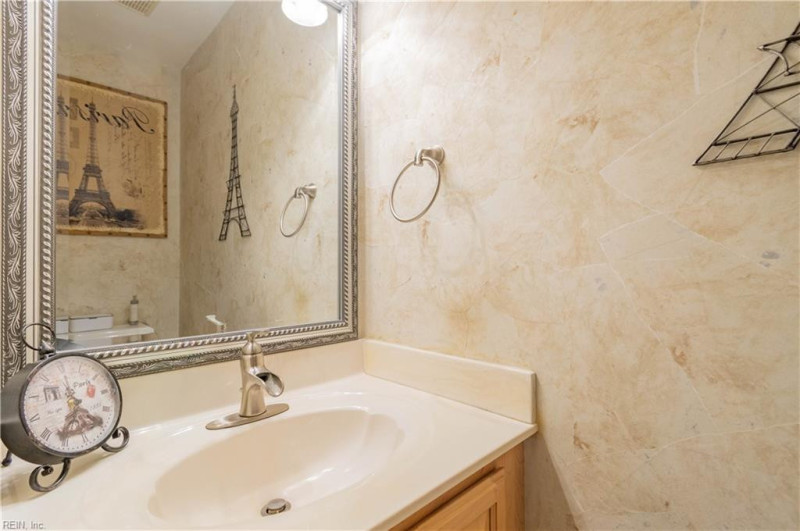Photo 13 of 32 residential for sale in Suffolk virginia