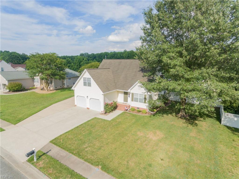 Photo 3 of 32 residential for sale in Suffolk virginia