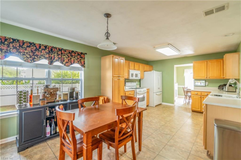 Photo 8 of 32 residential for sale in Suffolk virginia