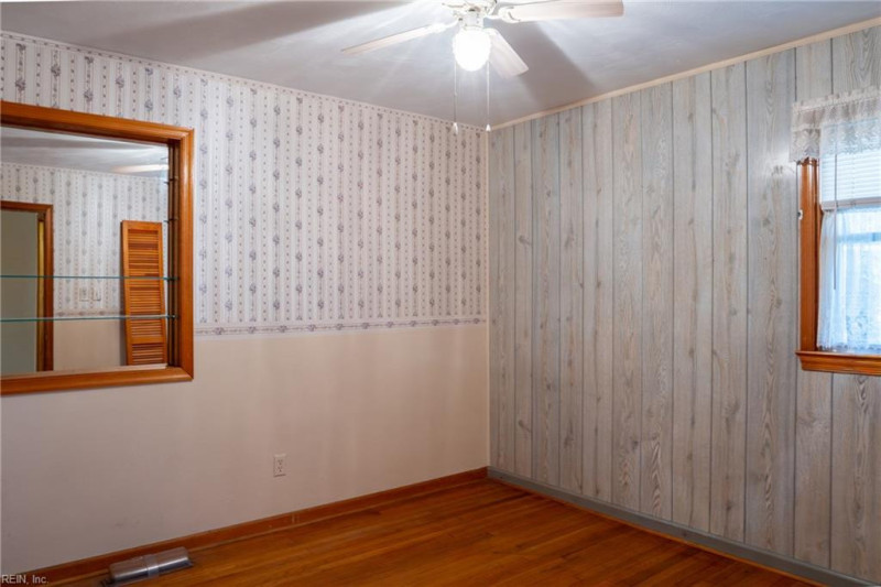 Photo 17 of 21 residential for sale in Hampton virginia