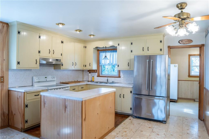 Photo 4 of 21 residential for sale in Hampton virginia