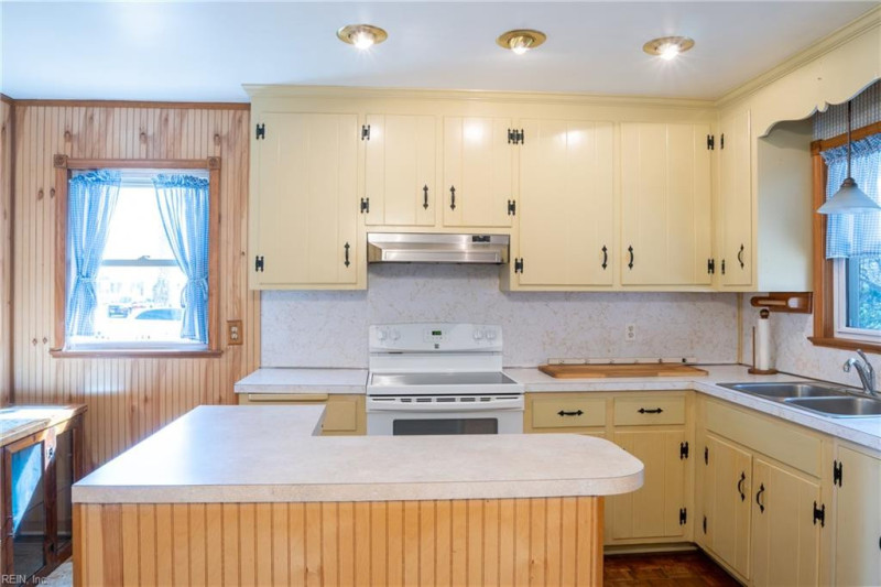 Photo 5 of 21 residential for sale in Hampton virginia