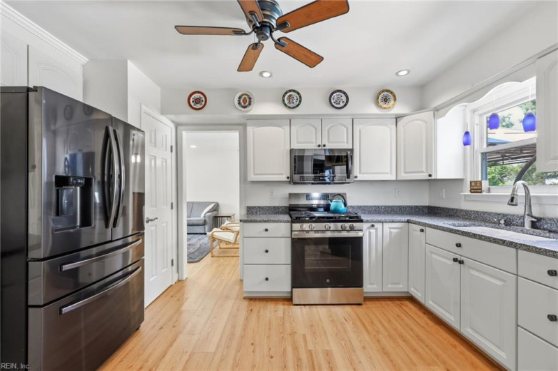 Photo 10 of 41 residential for sale in Virginia Beach virginia