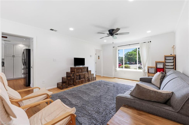 Photo 5 of 41 residential for sale in Virginia Beach virginia