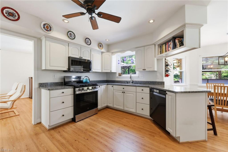 Photo 9 of 41 residential for sale in Virginia Beach virginia
