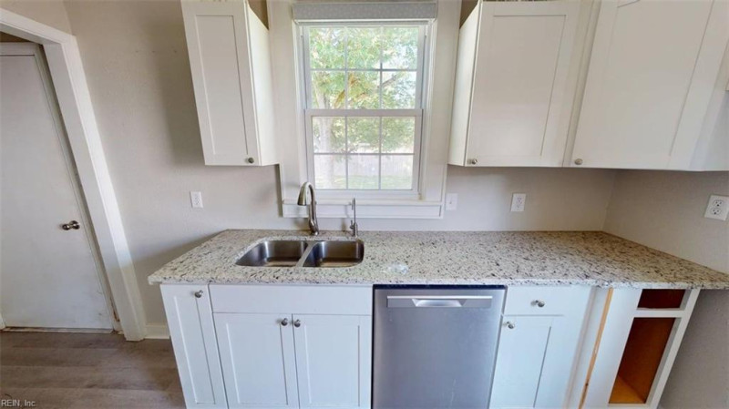 Photo 10 of 47 residential for sale in Suffolk virginia