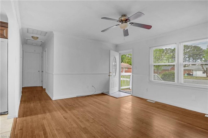 Photo 11 of 13 residential for sale in Hampton virginia