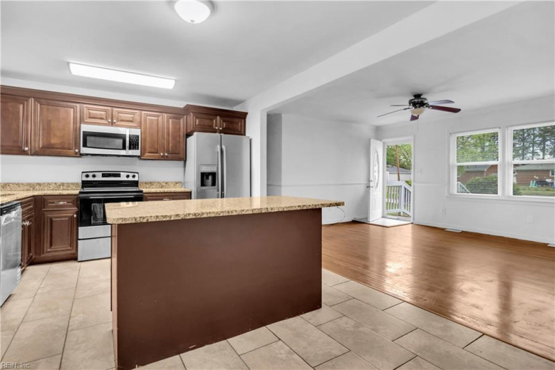 Photo 5 of 13 residential for sale in Hampton virginia