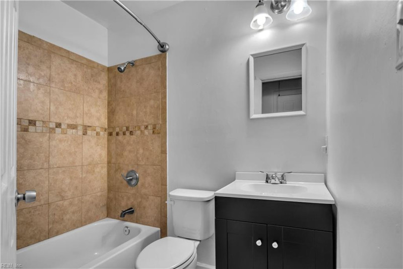 Photo 6 of 13 residential for sale in Hampton virginia