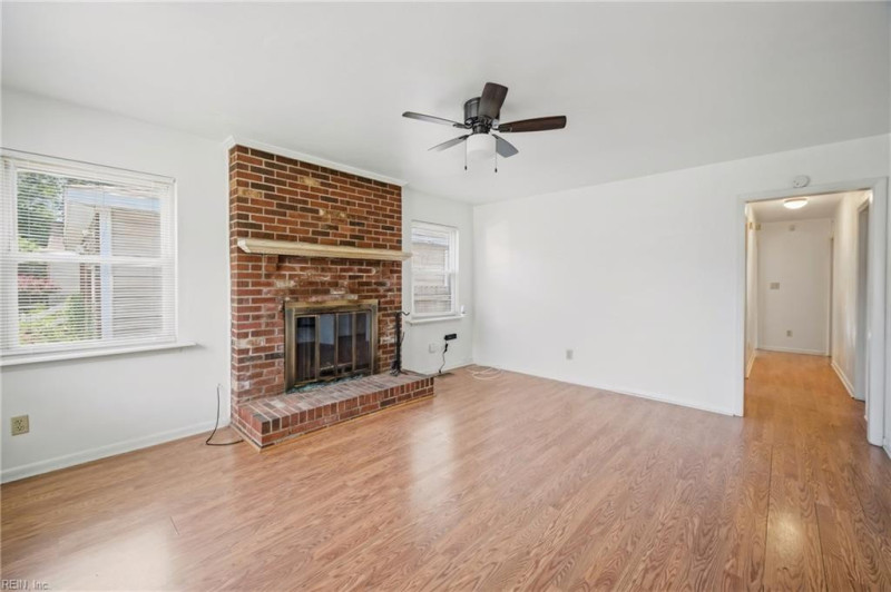 Photo 10 of 26 residential for sale in Chesapeake virginia