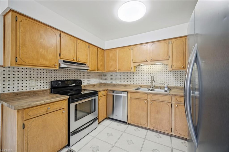Photo 12 of 26 residential for sale in Chesapeake virginia