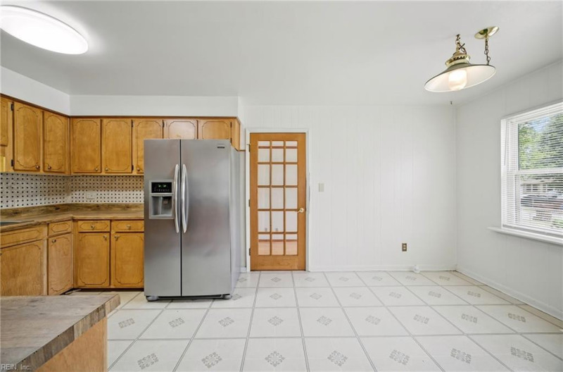 Photo 13 of 26 residential for sale in Chesapeake virginia