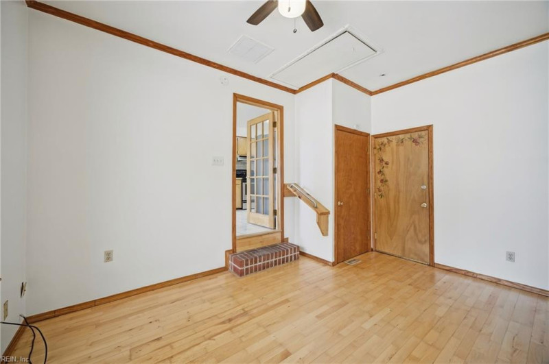 Photo 15 of 26 residential for sale in Chesapeake virginia