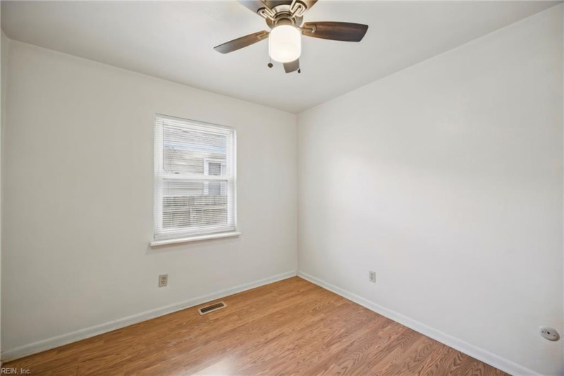 Photo 16 of 26 residential for sale in Chesapeake virginia