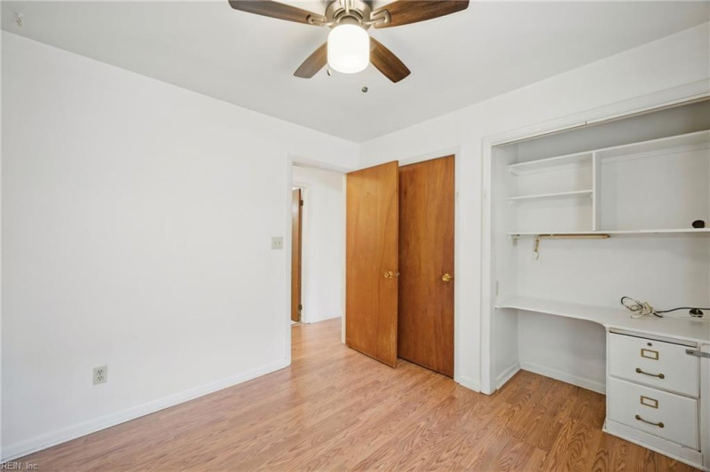 Photo 17 of 26 residential for sale in Chesapeake virginia