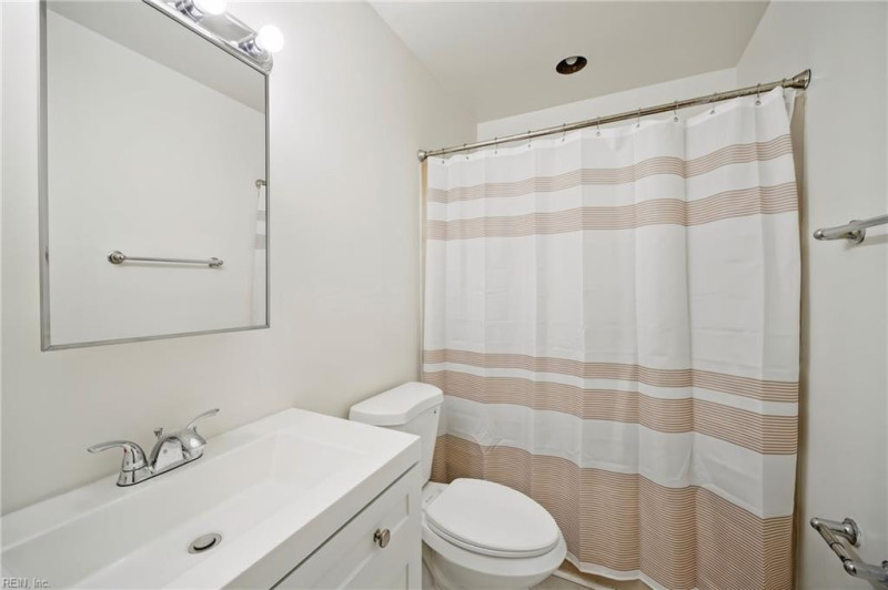 Photo 18 of 26 residential for sale in Chesapeake virginia