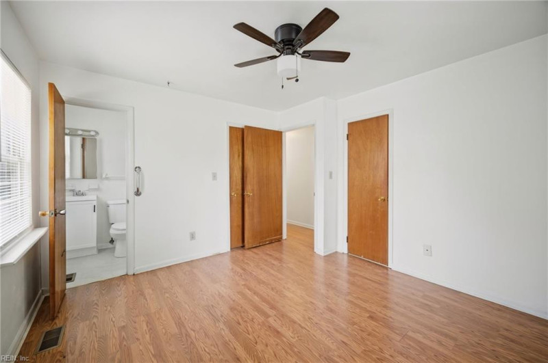Photo 20 of 26 residential for sale in Chesapeake virginia