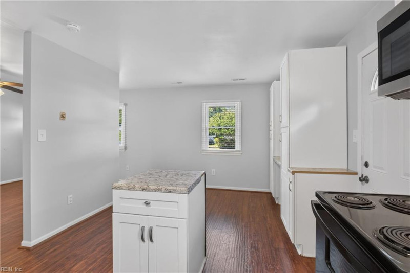 Photo 12 of 30 residential for sale in Hampton virginia