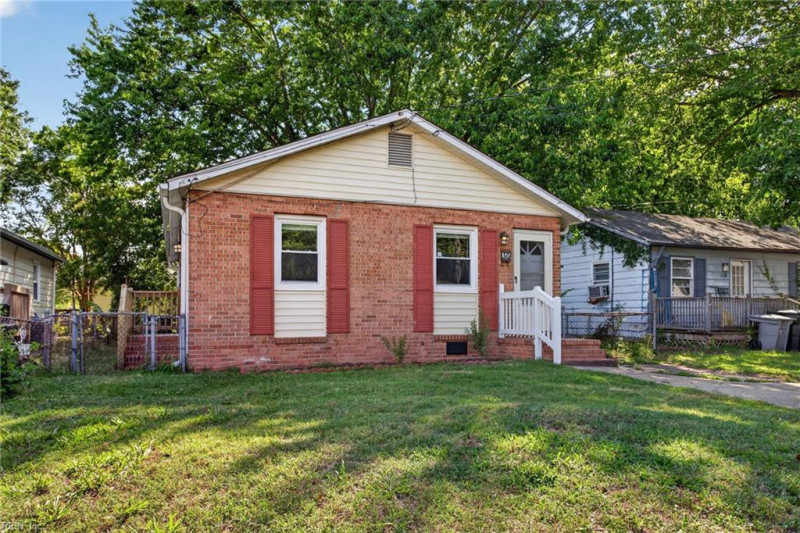 Photo 3 of 30 residential for sale in Hampton virginia