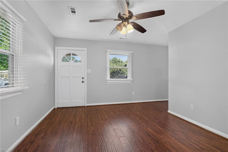 Photo 4 of 30 residential for sale in Hampton virginia