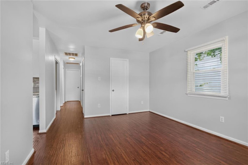 Photo 7 of 30 residential for sale in Hampton virginia