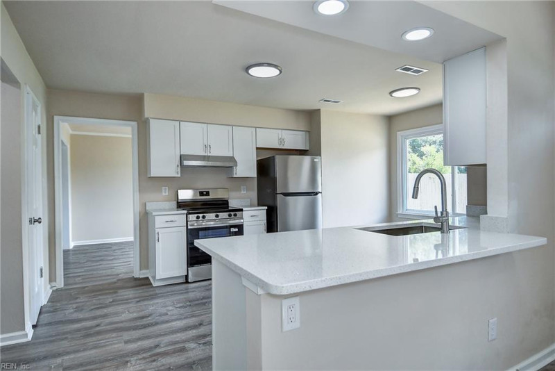 Photo 7 of 41 residential for sale in Virginia Beach virginia