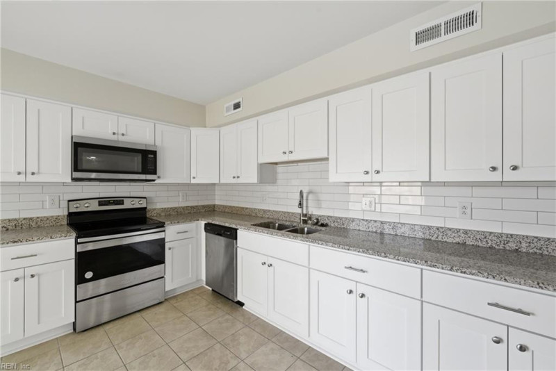 Photo 10 of 35 residential for sale in Virginia Beach virginia