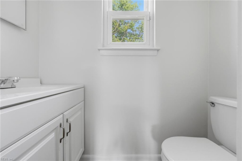 Photo 14 of 35 residential for sale in Virginia Beach virginia