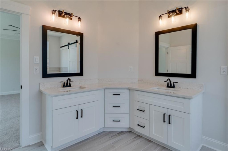 Photo 7 of 8 residential for sale in Chesapeake virginia